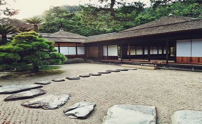 Mẫu nhà gỗ Nhật Bản sân vườn